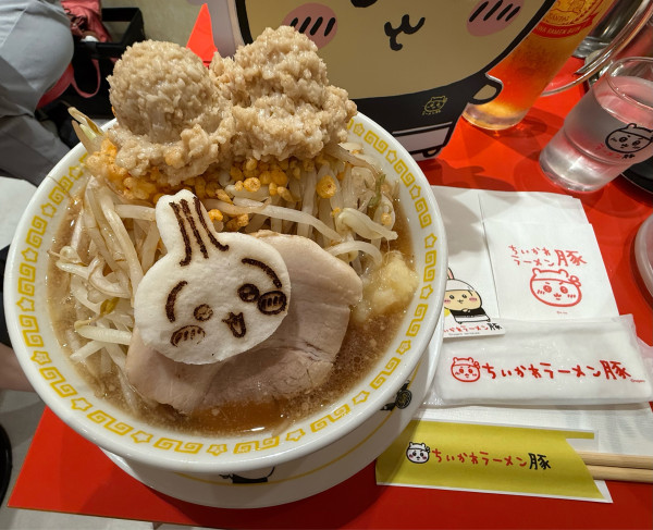 「ラーメン豚大+生ビール」@ちいかわラーメン 豚 池袋パルコの写真