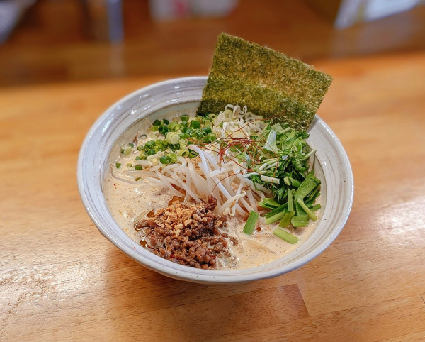 「泡立つ辛さ六菜令和台湾ラーメン」@麺屋 黒城の写真