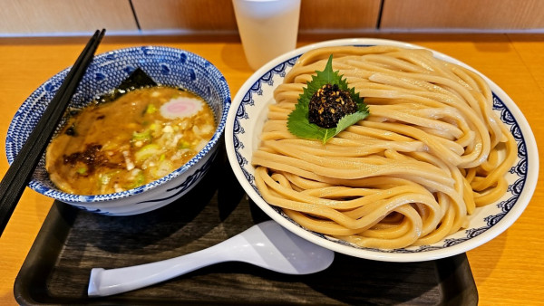 「生七味つけ麺（特盛）600g」@次念序の写真