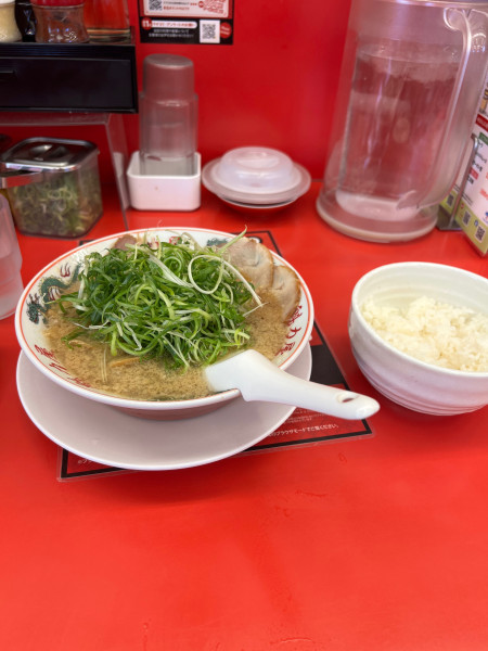 「九条ネギラーメン　ハムカツ　小ライス」@ラーメン 魁力屋 竹ノ塚店の写真