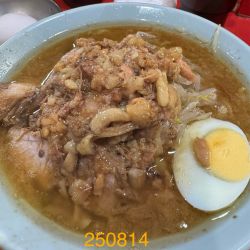 ラーメン半分＋生玉子　1,050+100