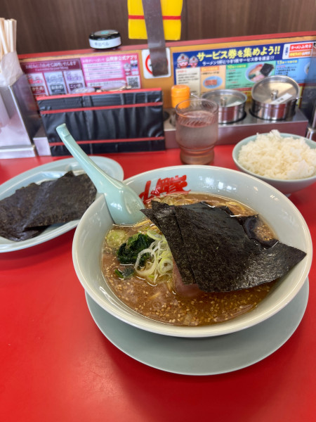 「味噌ラーメン　海苔　半ライス」@山岡家 越谷レイクタウン店の写真