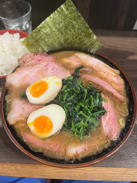 「チャーシュー麺　ライス　味玉」@神田ラーメン わいず 神田本店の写真