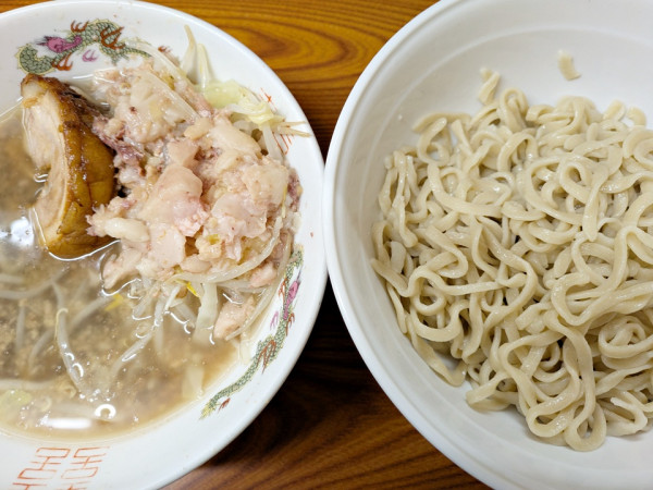 「つけ麺（麺少なめヤサイ少なめニンニクアブラ）」@ラーメン二郎 亀戸店の写真