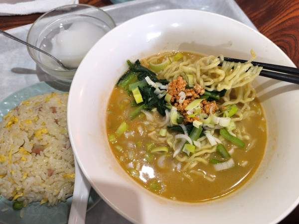 「定食 担々麺＋半チャーハン(850)」@九九菜館の写真