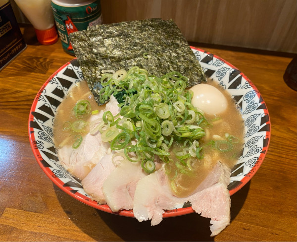 「特製ラーメン　中盛」@家系ラーメン いんなみ家の写真