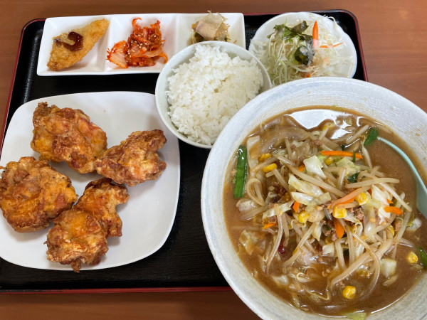 「ランチセット　味噌ラーメンに変更　￥１２００」@中国料理 京華の写真