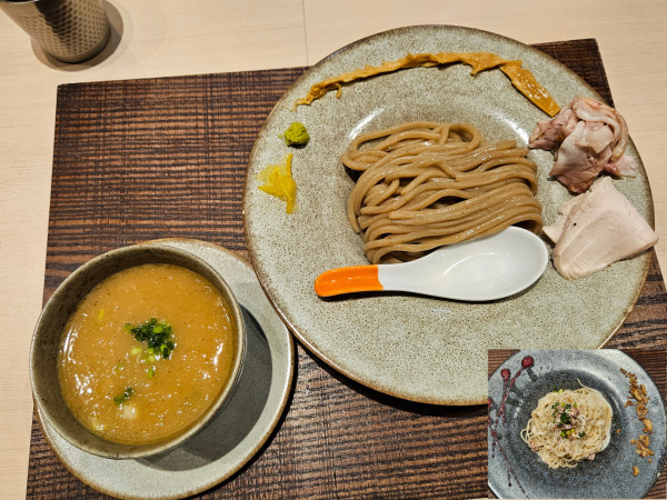 「濃密鶏つけ蕎麦+冷製山葵とｸﾘｰﾐｰｿｰｽ」@Idouji 我孫子店の写真
