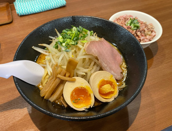「スタミナラーメン　大盛　味玉　ミニチャーシュー丼セット」@麺屋福丸の写真