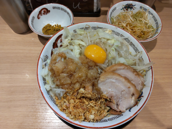 「汁なし小＋白髪ネギ、ぶっカリー」@ラーメン豚山 恵比寿店の写真