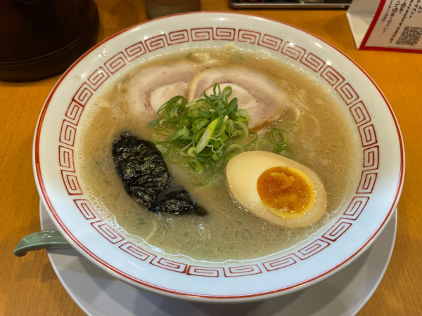 「博多風だるまらーめん」@群馬豚骨らーめん だるま大使-無限-  上福岡店の写真