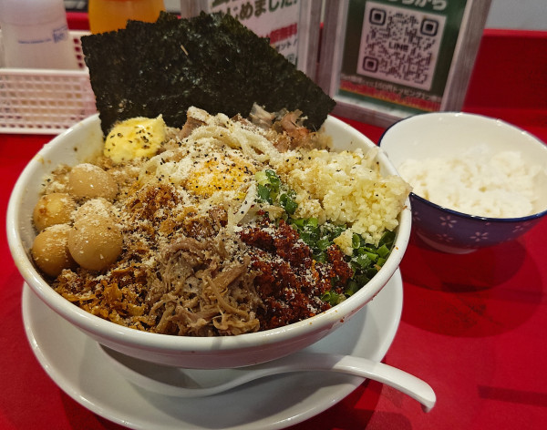 「特製辛汁なし（辛さLv5：地獄）+粉チーズ+追い飯」@豚ノヴァ 零 神田水道橋店の写真
