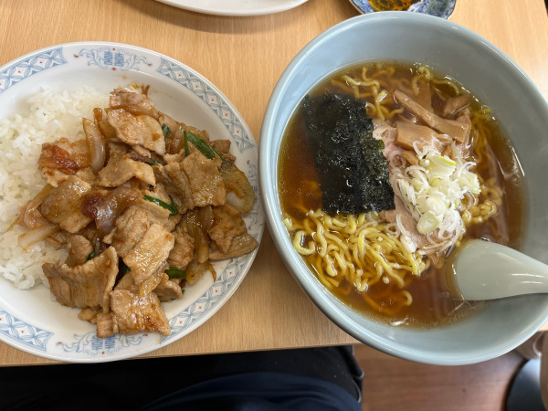「ラーメン・焼肉丼セット950円」@栄光軒の写真