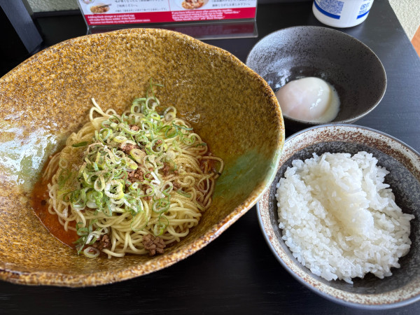 「汁なし担々麺1辛800円、ハーフライス100円、温玉サービス」@広島汁なし担担麺専門店 弘華の写真