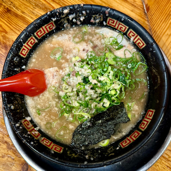 「とんこつラーメン(半麺)¥1,000」@無鉄砲 本店の写真