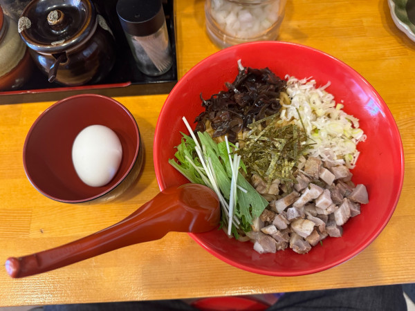 「油そば (生玉子付き)950円」@横浜家系ラーメン 赤家 上板橋店の写真