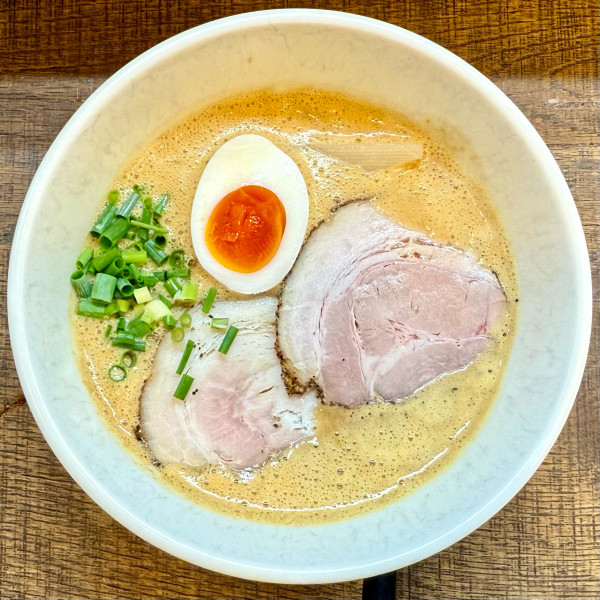 「豚CHIKIしょうゆラーメン 並（麺少なめ）¥1,100」@ラーメン家 みつ葉 本店の写真