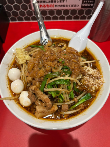 「鬼ソバ + うずらトッピング」@すず鬼直伝スタミナらーめん かわさ鬼の写真