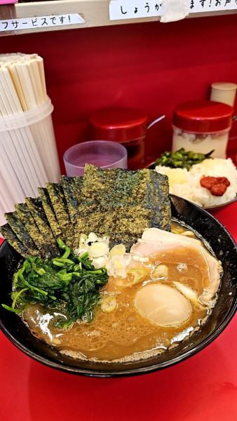「上ラーメン（並）＋海苔」@横浜家系ラーメン 宮里家の写真