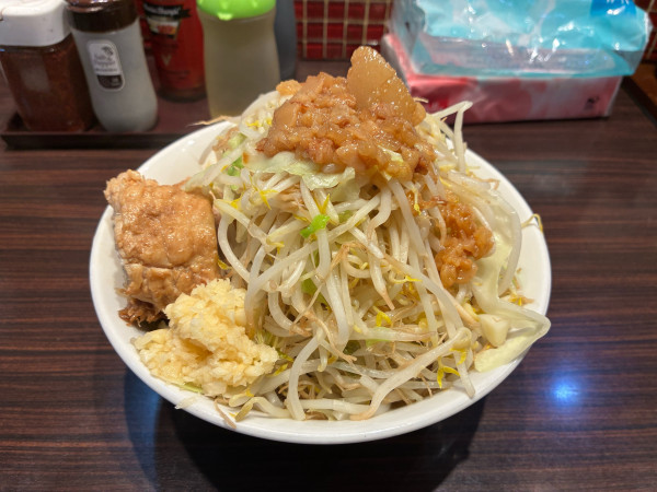 「小ラーメン　野菜マシ、アブラニンニク少し　1000円」@立川マシマシ 8号店の写真
