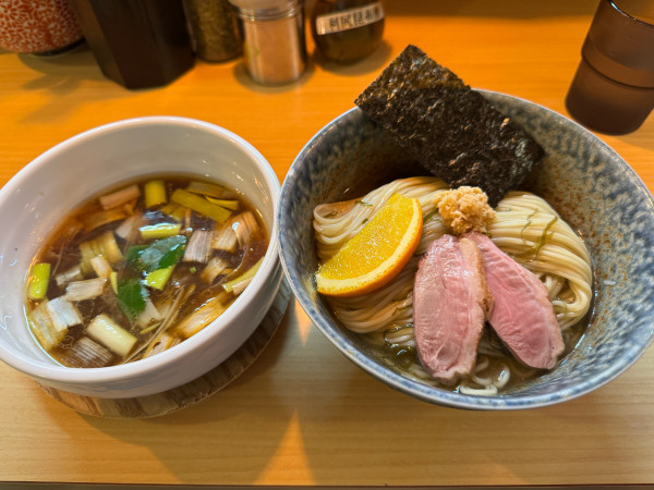 「鴨出汁醤油昆布水つけ麺」@麺堂にしき 池袋西口店の写真