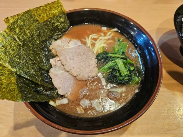 「ラーメン(並)」@横浜家系らーめん 武道家 賢斗の写真