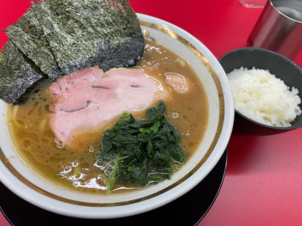 「ラーメン900円＋半ライス100円」@王道家直伝との丸家 伊勢崎店の写真