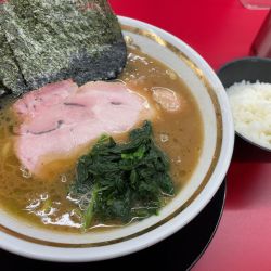 ラーメン900円＋半ライス100円
