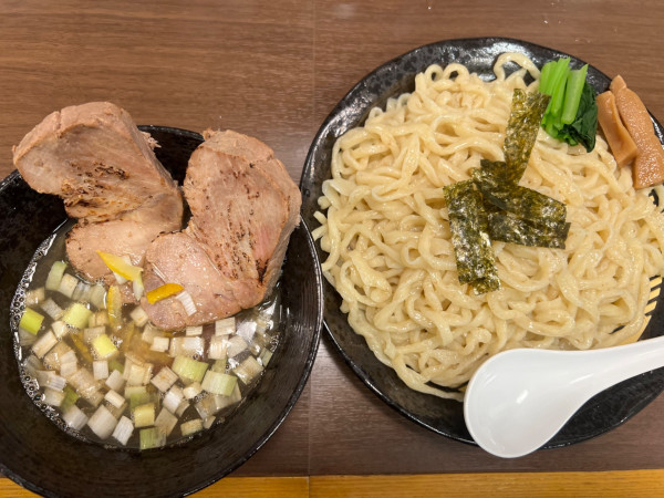 「特盛ざるチャーシュー麺1600円+大盛100円」@中華そば 麦笑 本所吾妻橋店の写真