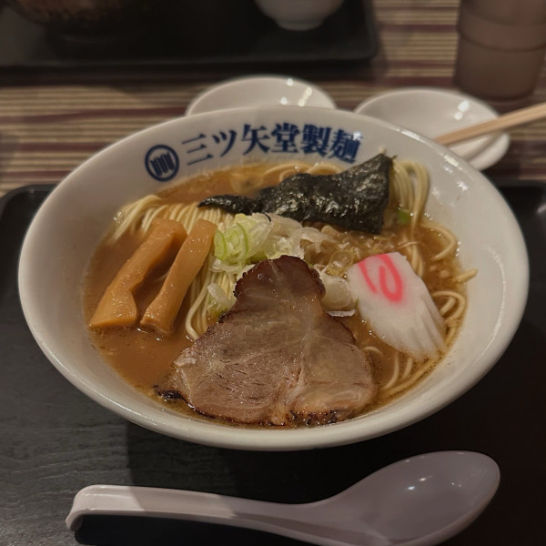 「魚介豚骨ラーメン」@三ツ矢堂製麺 深谷花園店の写真