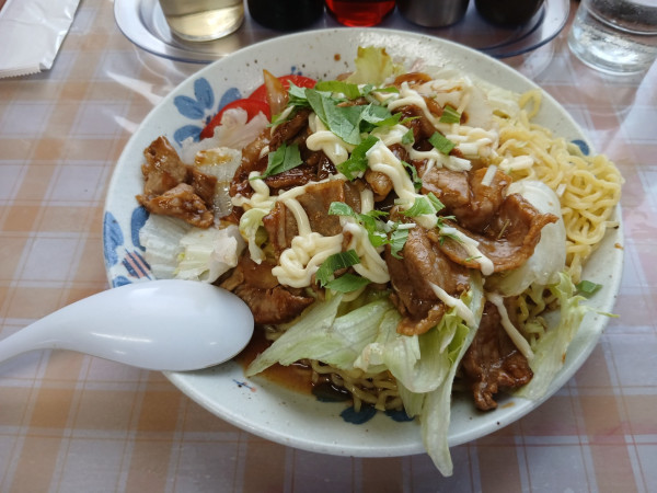 「冷やし焼肉そば(大盛)900円」@らーめん 翔太の写真