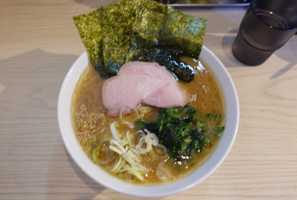 「ラーメン（950円）」@新家系ラーメン気骨家の写真