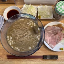 ひやにぼしかけ塩＋レアチャーシュー＋葱