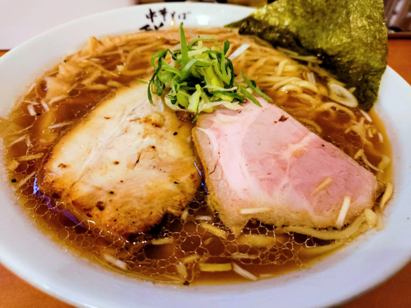 「醤油そば、大盛り」@中華そば 秋山の写真