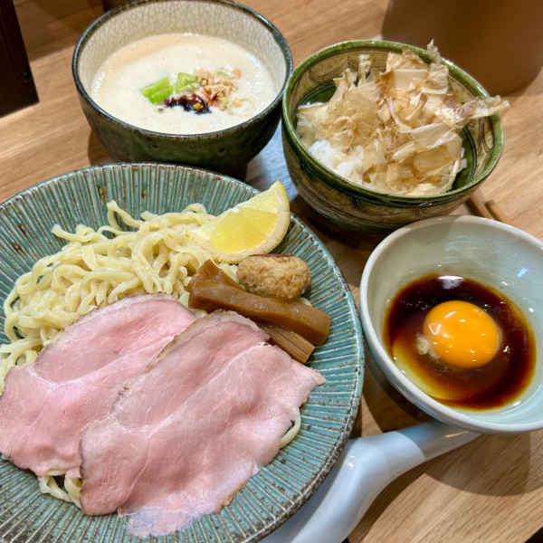 「【期間限定】爽涼つけそば 担々風＋奥久慈の卵かけごはん」@麺饗庭 必道の写真