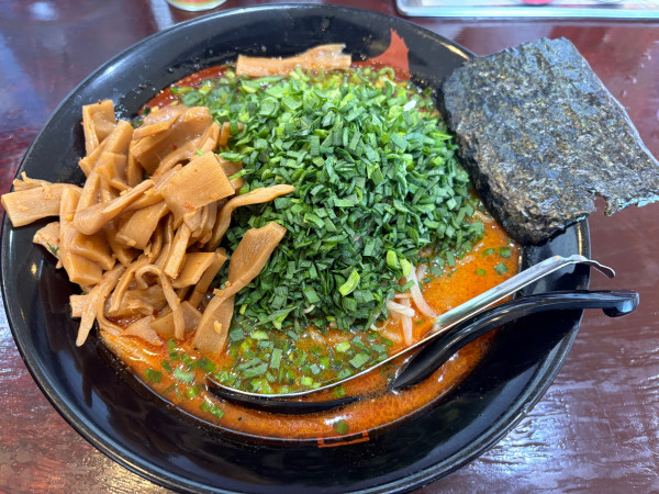 「大盛黒韓国ラーメン　メンマ　1460円」@一代元 浦和上野田店の写真