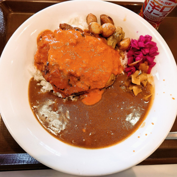 「にんにくバターチキンソースカレー」@すき家 流山江戸川台店の写真