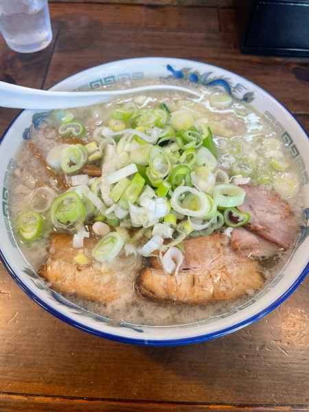 「背脂ワンタンメン 大盛」@麺 島むらの写真
