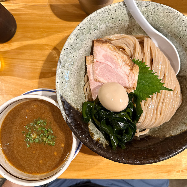 「味玉鶏魚介濃厚つけ麺（大）＋海老つけ麺変更」@麺也 時しらず 学芸大学店の写真