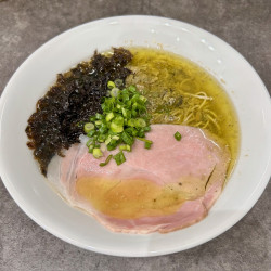 牡蠣塩ラーメン（900円）