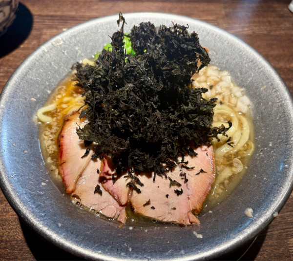 「岩海苔中華そば＋半ライス」@背油中華そば 福鳳の写真