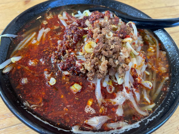 「四川ラーメン（大辛口）：847円」@華龍飯店 川中島店の写真