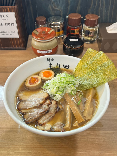 「醤油ラーメン トッピング全部入り」@麺屋もり田 小牧店の写真