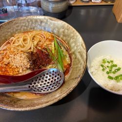 担々麺1080円
