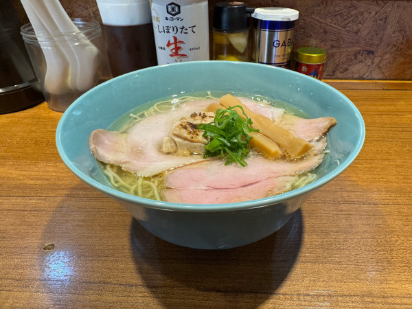 「名古屋コーチンの極上炙り肉中華そば（塩）」@寿製麺よしかわ 川越店の写真