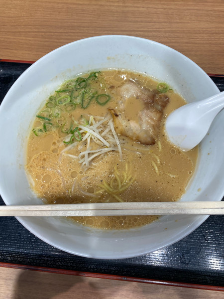 「豚骨醤油ラーメン大盛」@ミョンドンヤの写真