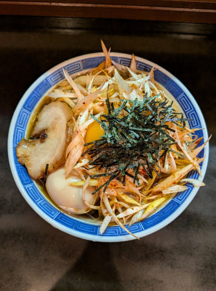 「中華そば冷やし + 辛ねぎ + 生たまご」@中華そば 春ちゃんの写真