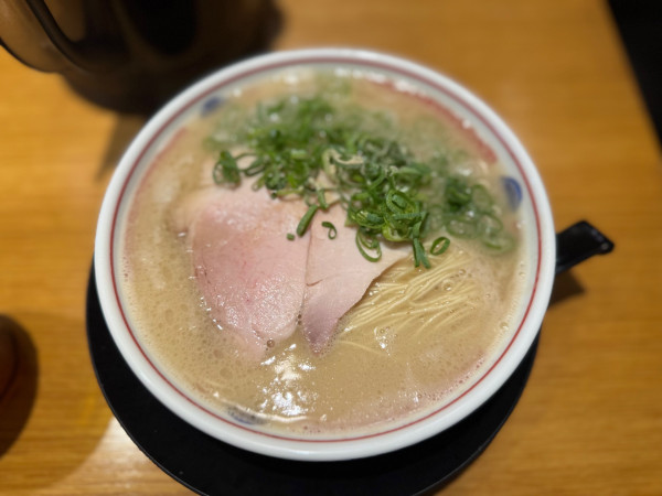 「豚骨ラーメン＊オープン特価500円(通常900円)」@豚骨ラーメン そらのいろ 麹町本舗の写真