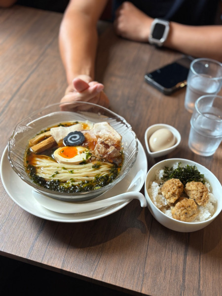 「冷たいあおさ醤油らぁ麺」@自家製麺 絆の写真
