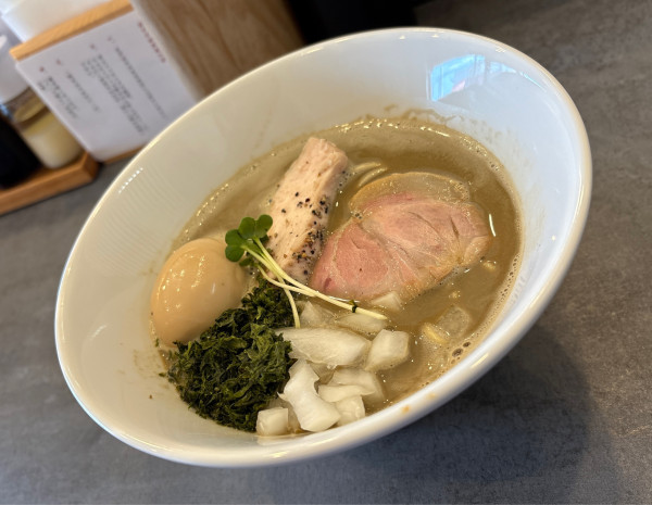 「濃厚 味玉飲む煮干しラーメン」@攻ニボの写真